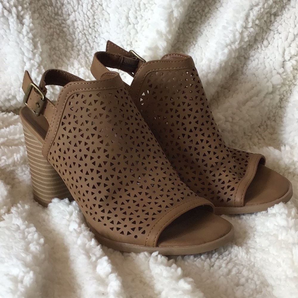 Women’s sandals. Size 7.5 NWOT